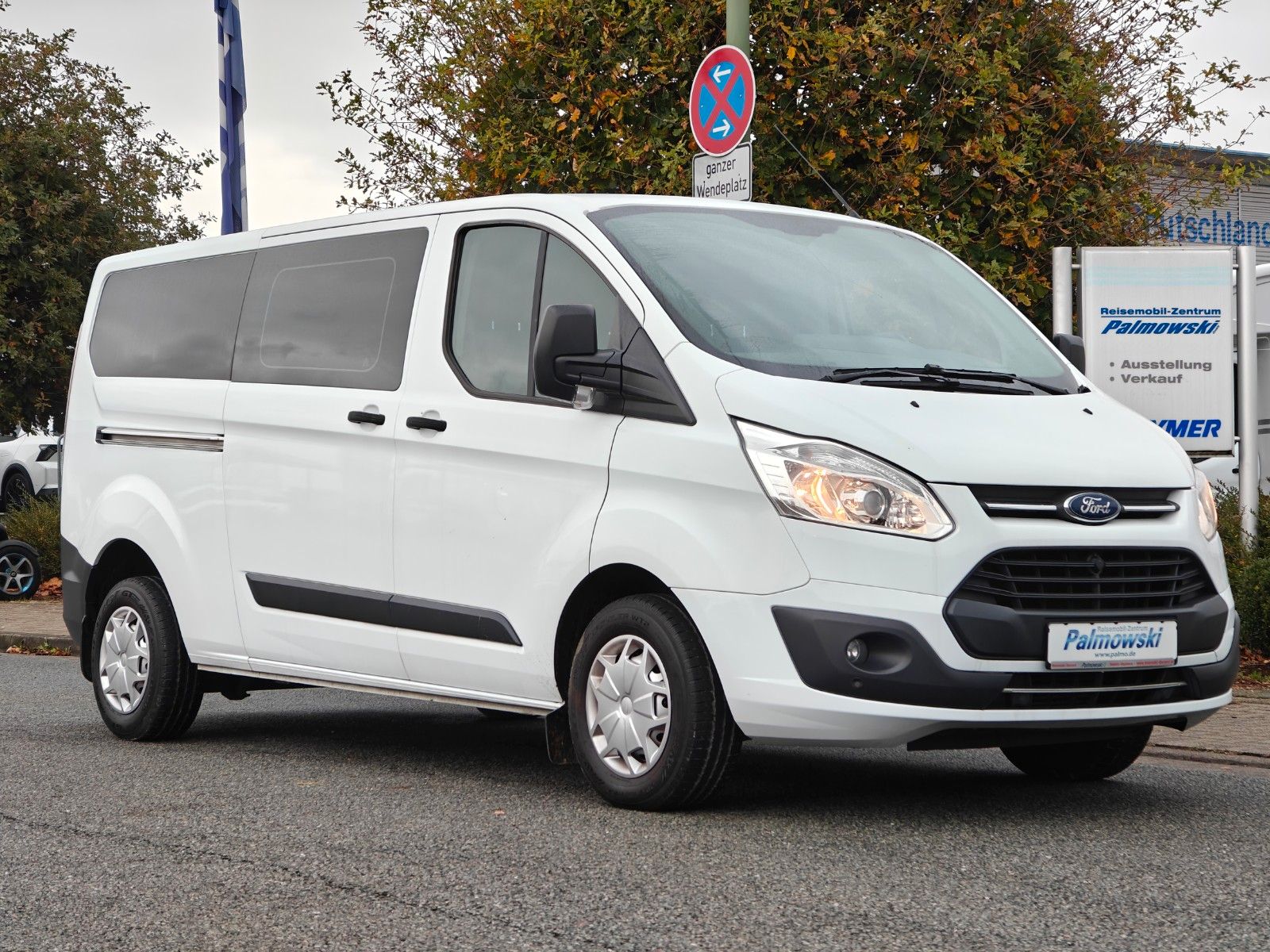 Fahrzeugabbildung Ford Transit Custom Kasten 310 L2 Trend - AHK, 6Sitze