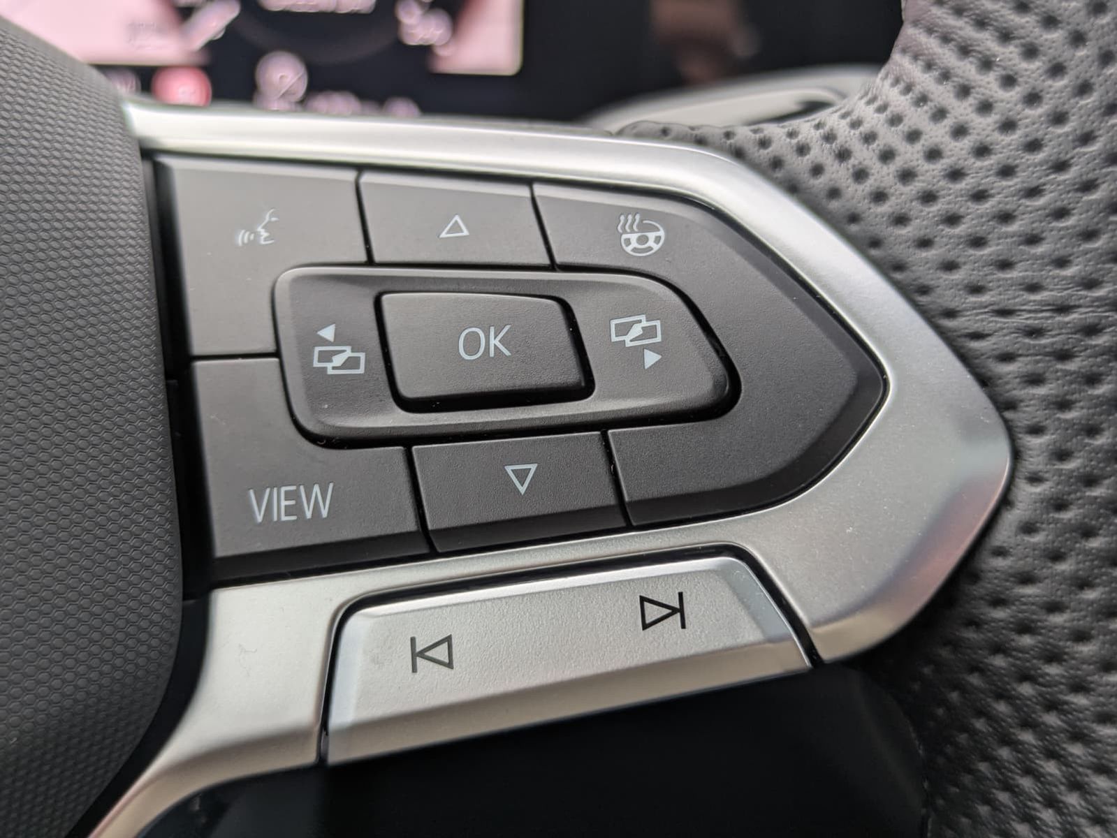 Fahrzeugabbildung Volkswagen Tayron 2.0 TDI 4M R-Line 7Si*MATRIX*AHK*PANO*HUD