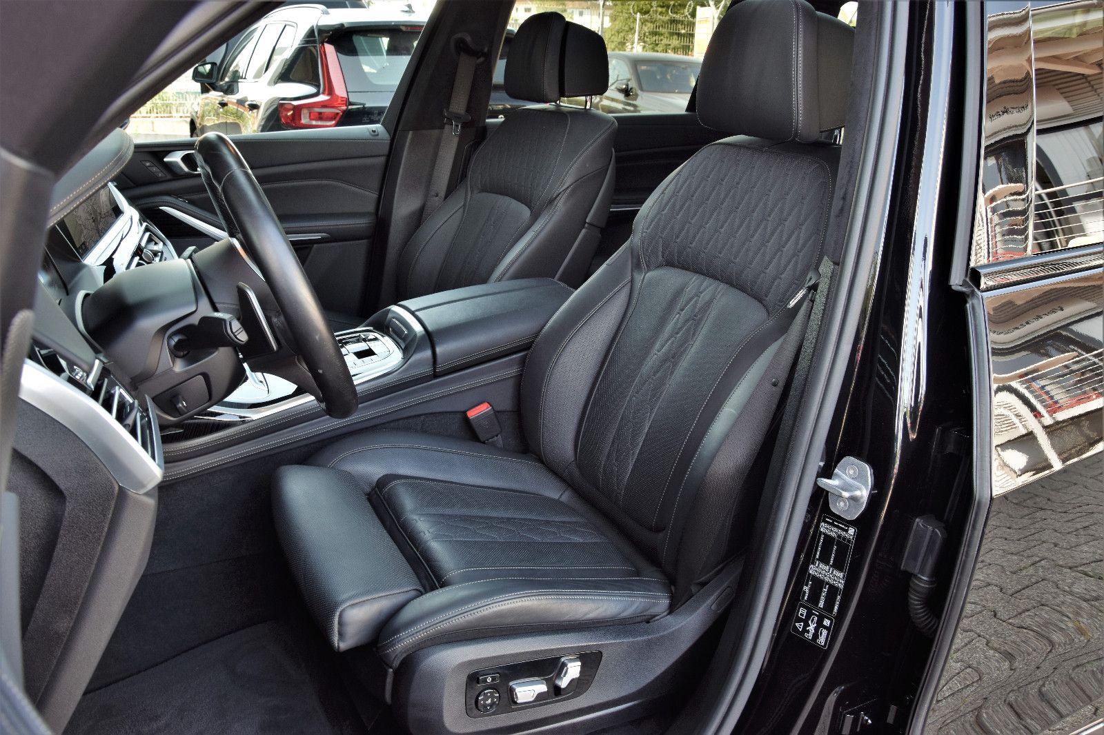 Fahrzeugabbildung BMW X7 M50d xDrive SkyLounge 7Sitze Sitzlüft AHK 22"