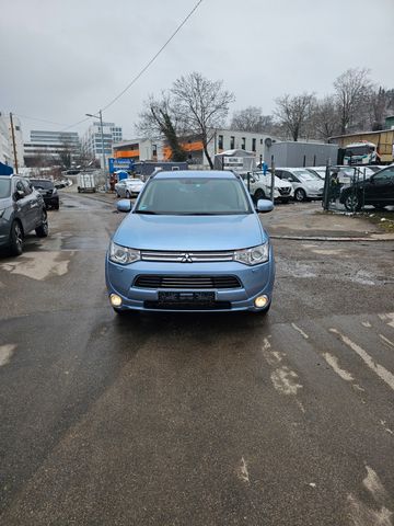 Mitsubishi Outlander PHEV Plus 4WD