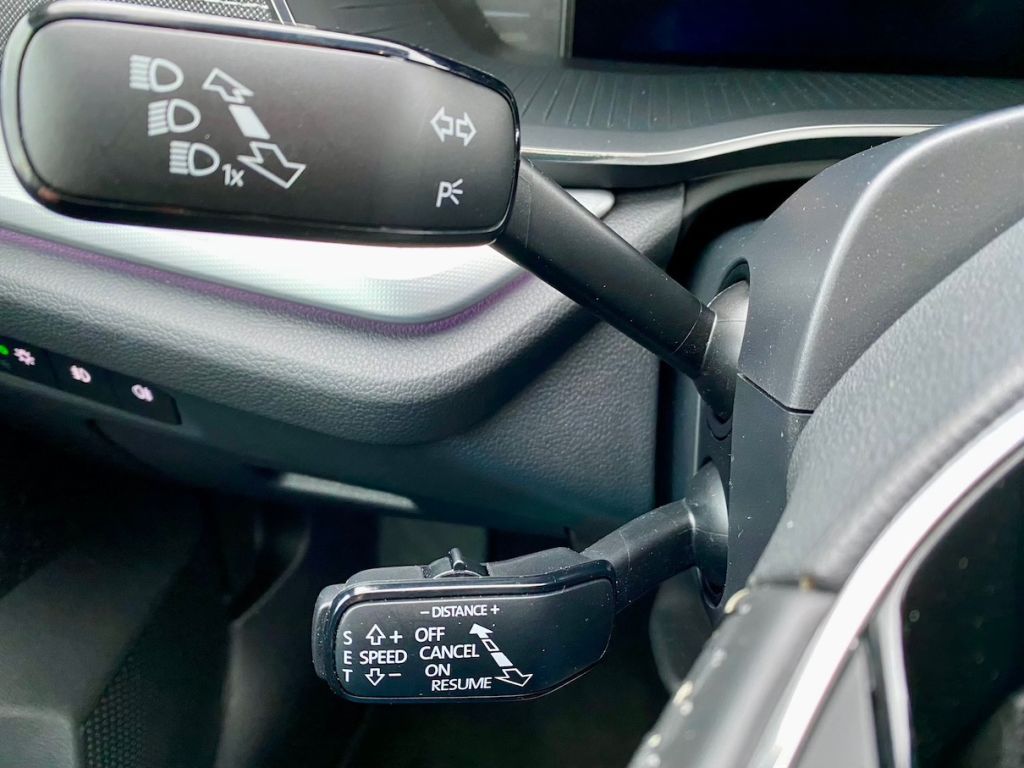 Fahrzeugabbildung SKODA Octavia Combi 2.0 TDI Style AAC NAVI LED HEAD UP