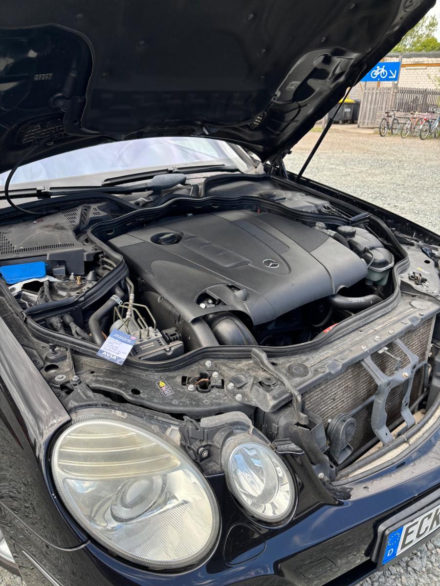 Mercedes-Benz E220 2009 — photo 13