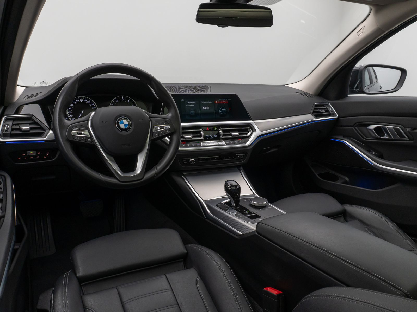 Fahrzeugabbildung BMW 330i Panorama Komfort Leder Sportsitz Stop&Go