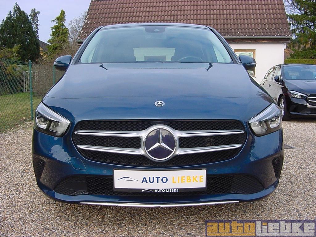 Mercedes-Benz B 220