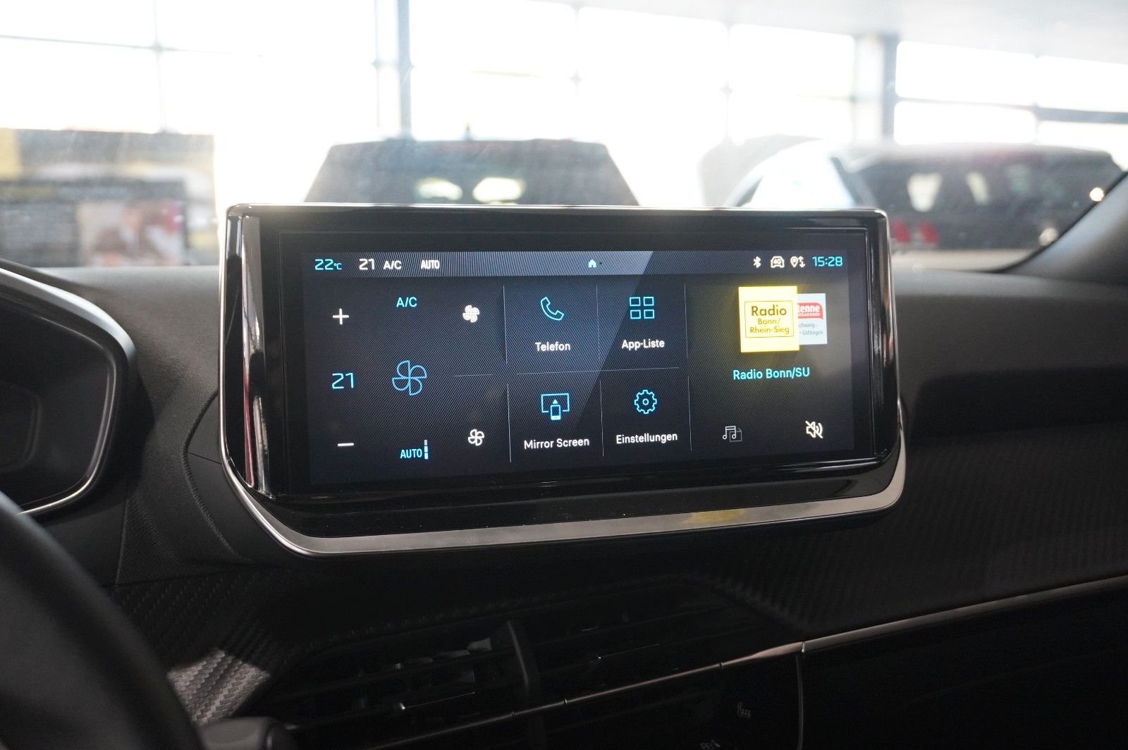 Fahrzeugabbildung Peugeot 2008 1.2 HYBRID ALLURE E-DSC NAVI/LED/SPORT/VIRT