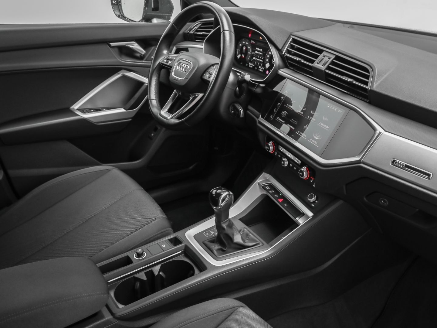 Audi Q3 45 TFSI e Navi LED virtCockpit foto 16