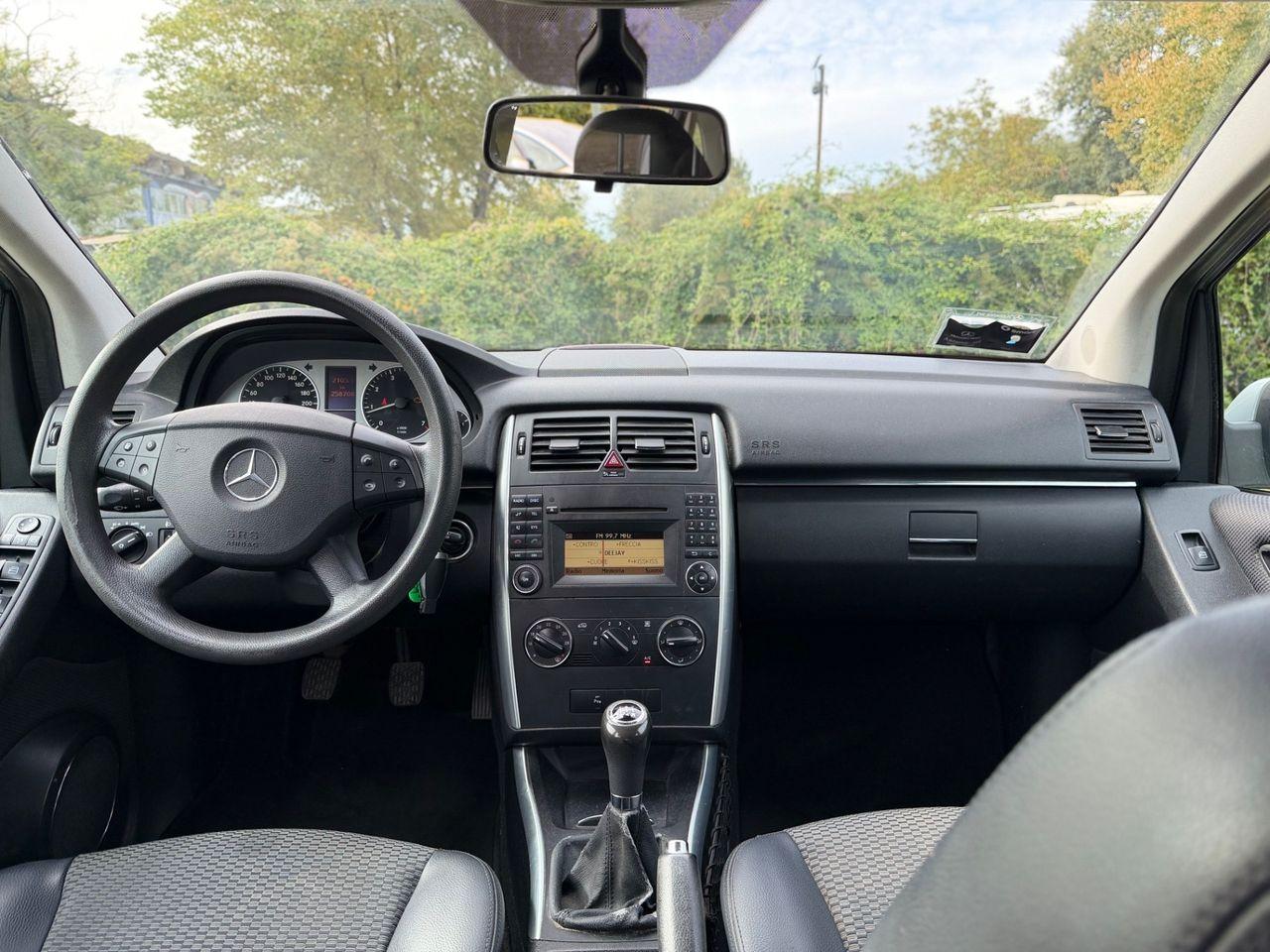 Mercedes-Benz B180 2010 — photo 14