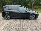 Volkswagen Touran 1.5 TSI OPF DSG ACTIVE AHK 8-fach bereift - Volkswagen Touran ACTIVE mit Benzin-Antrieb