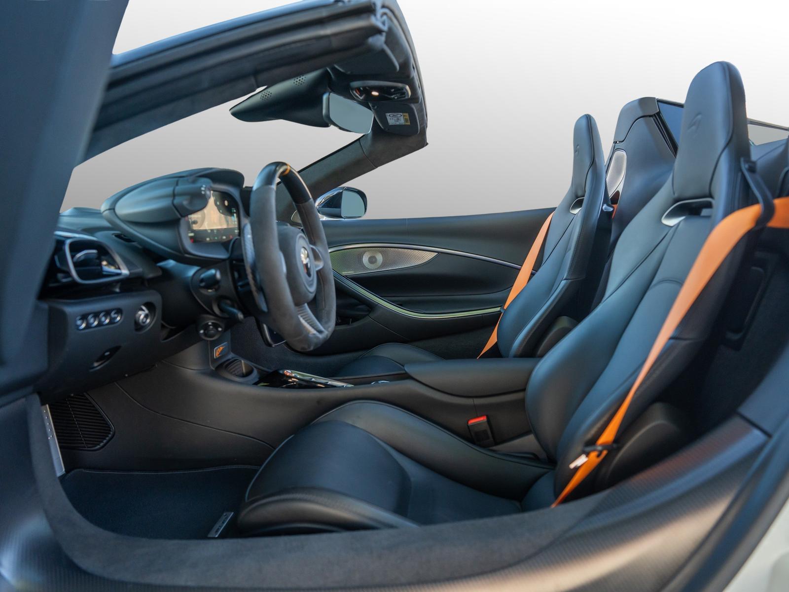McLaren Artura Spider TechLux Int. | B&W | Carbon | ECR