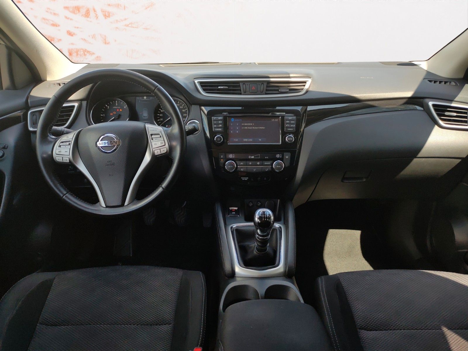 Fahrzeugabbildung Nissan Qashqai 4x4 ! Panoramadach ! Navi ! 360° Kamera