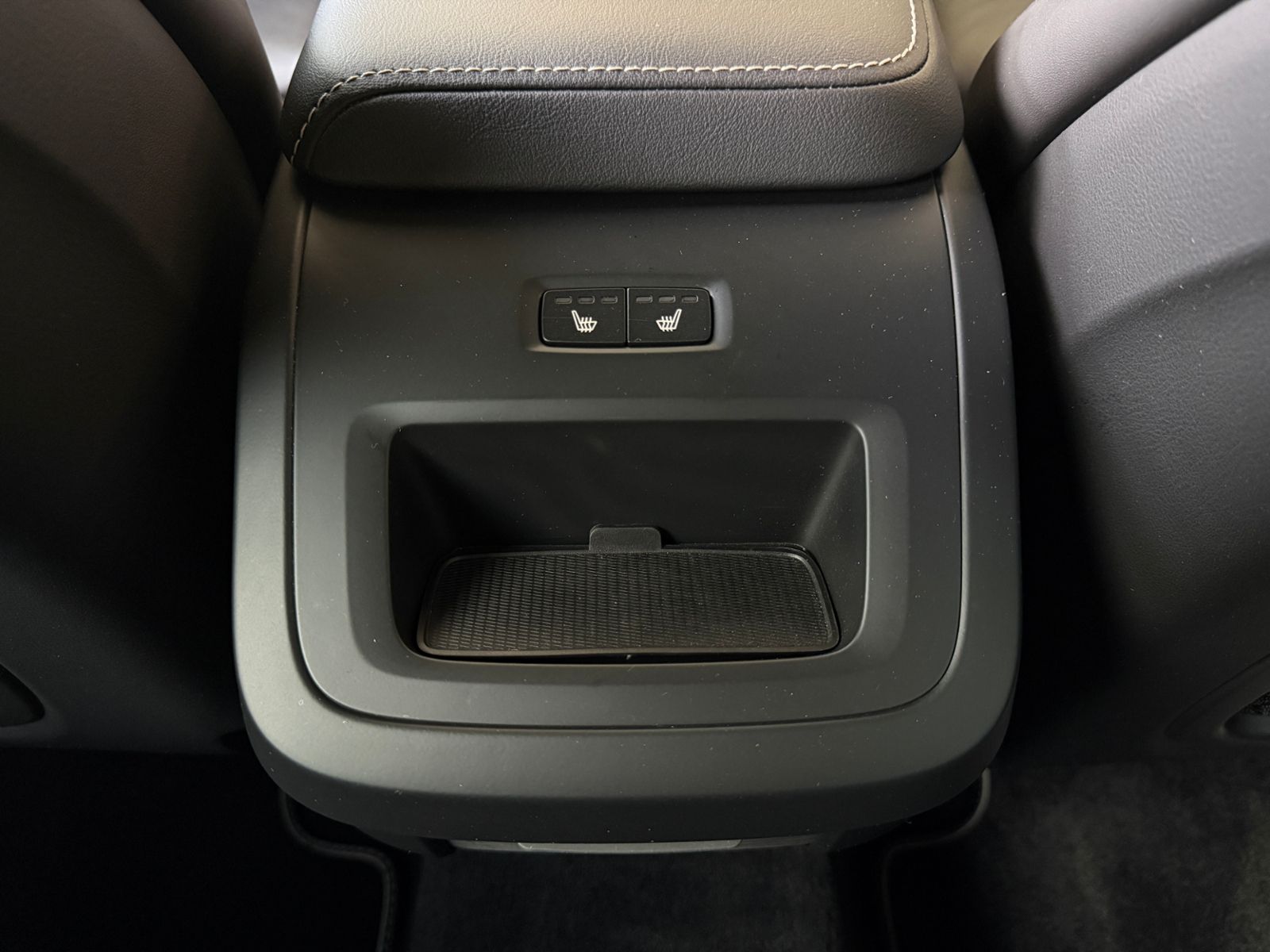 Fahrzeugabbildung Volvo XC60 R Design AHK H/K KAM LED