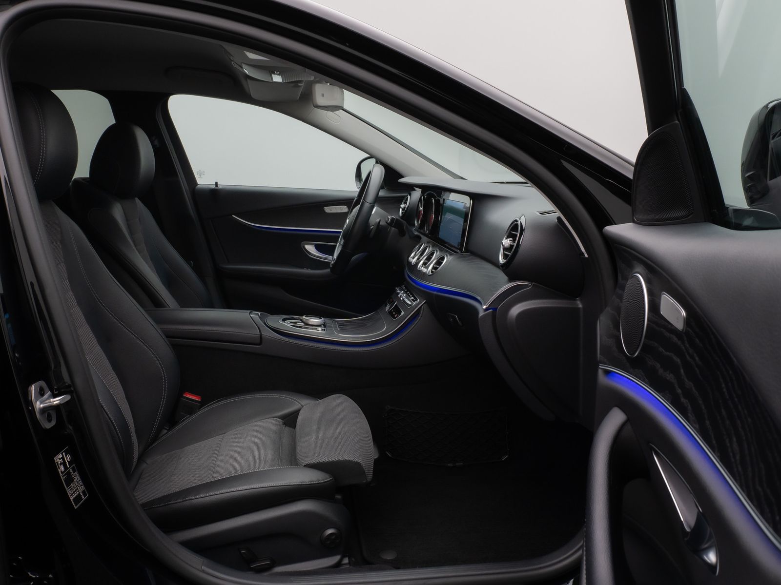 Fahrzeugabbildung Mercedes-Benz E 220 d Avantgarde. 9G-Tronic Kamera Navi Sport