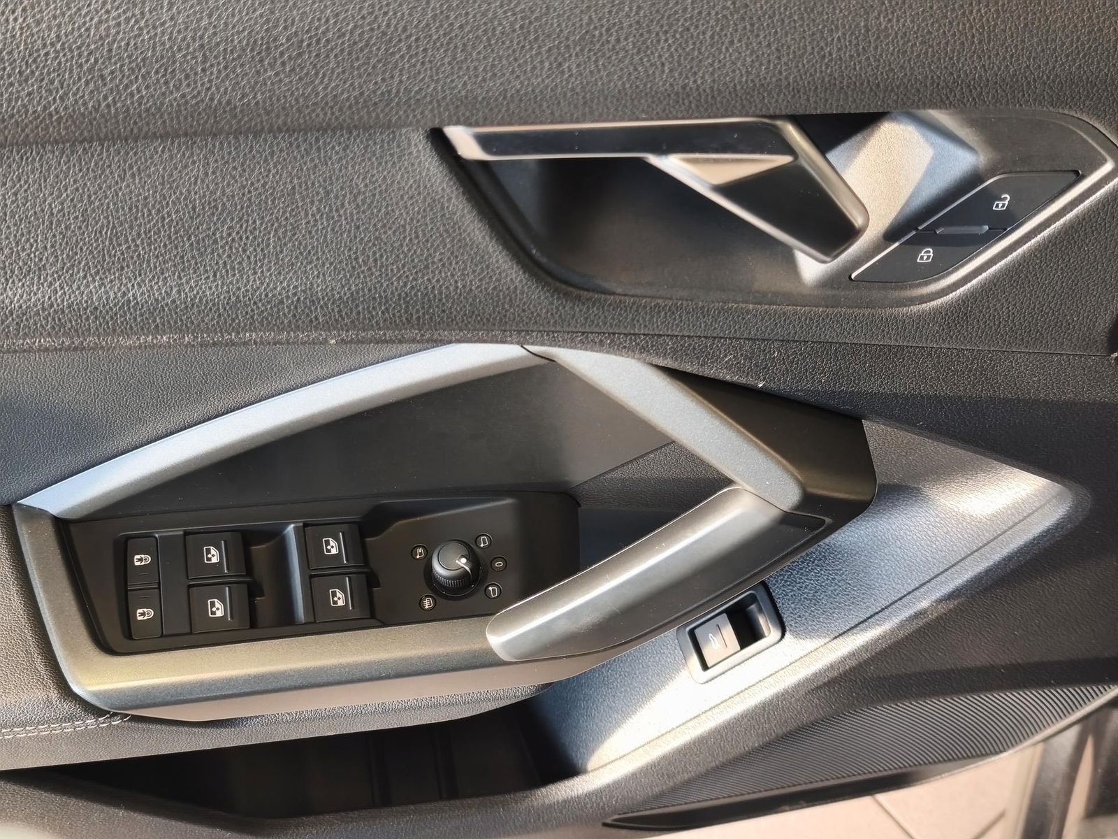 Fahrzeugabbildung Audi quattro 3x S line/190 PS/Matrix/DAB/Spur/Keyless