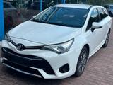 Toyota Avensis 1,8-l D T. Sports Team Standheizung... - gebrauchte Toyota Avensis aus dem Jahr 2017