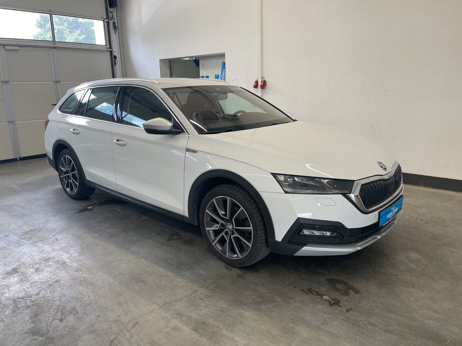 Skoda Octavia Combi 2.0 TDI 4x4 Scout*ACC*AHK*NAVI*LED imagem 3