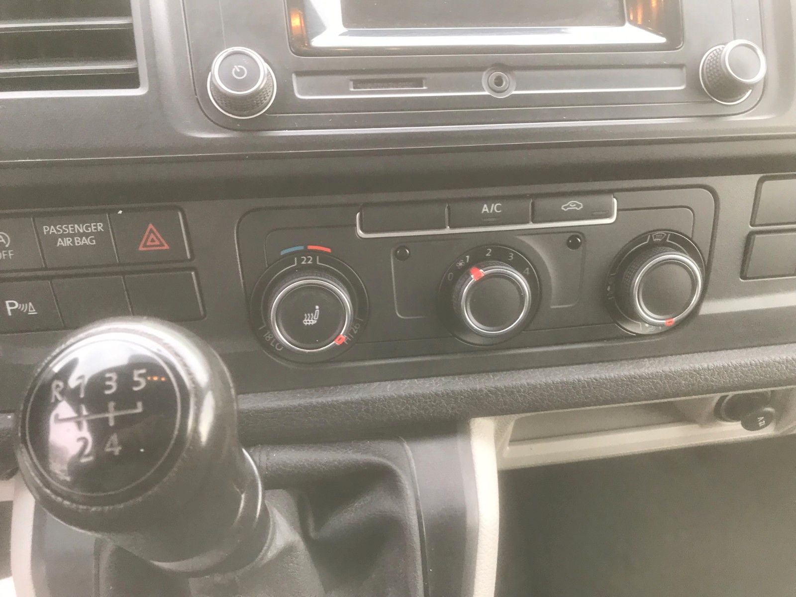 Fahrzeugabbildung Volkswagen T6 Transporter Kasten-Regale,AHK,SHg
