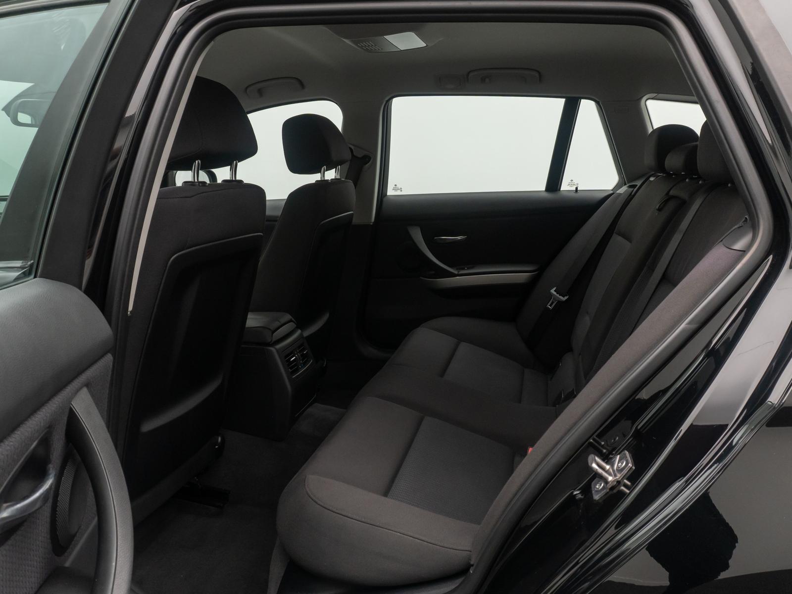 BMW 318 2012 — photo 25