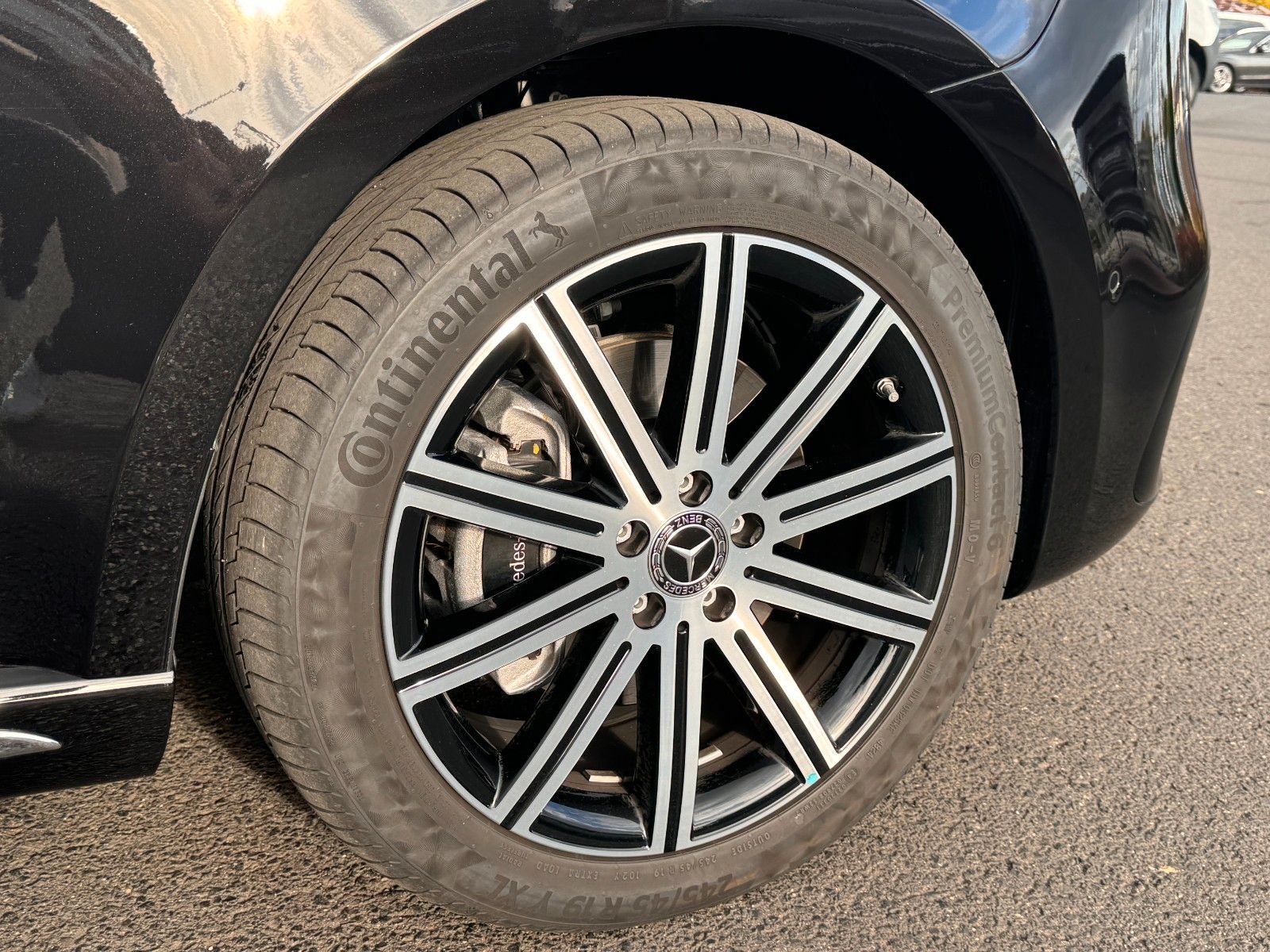 Fahrzeugabbildung Mercedes-Benz V 300 d EXCLUSIVE AIRMATIC AHK2,5 Standheiz