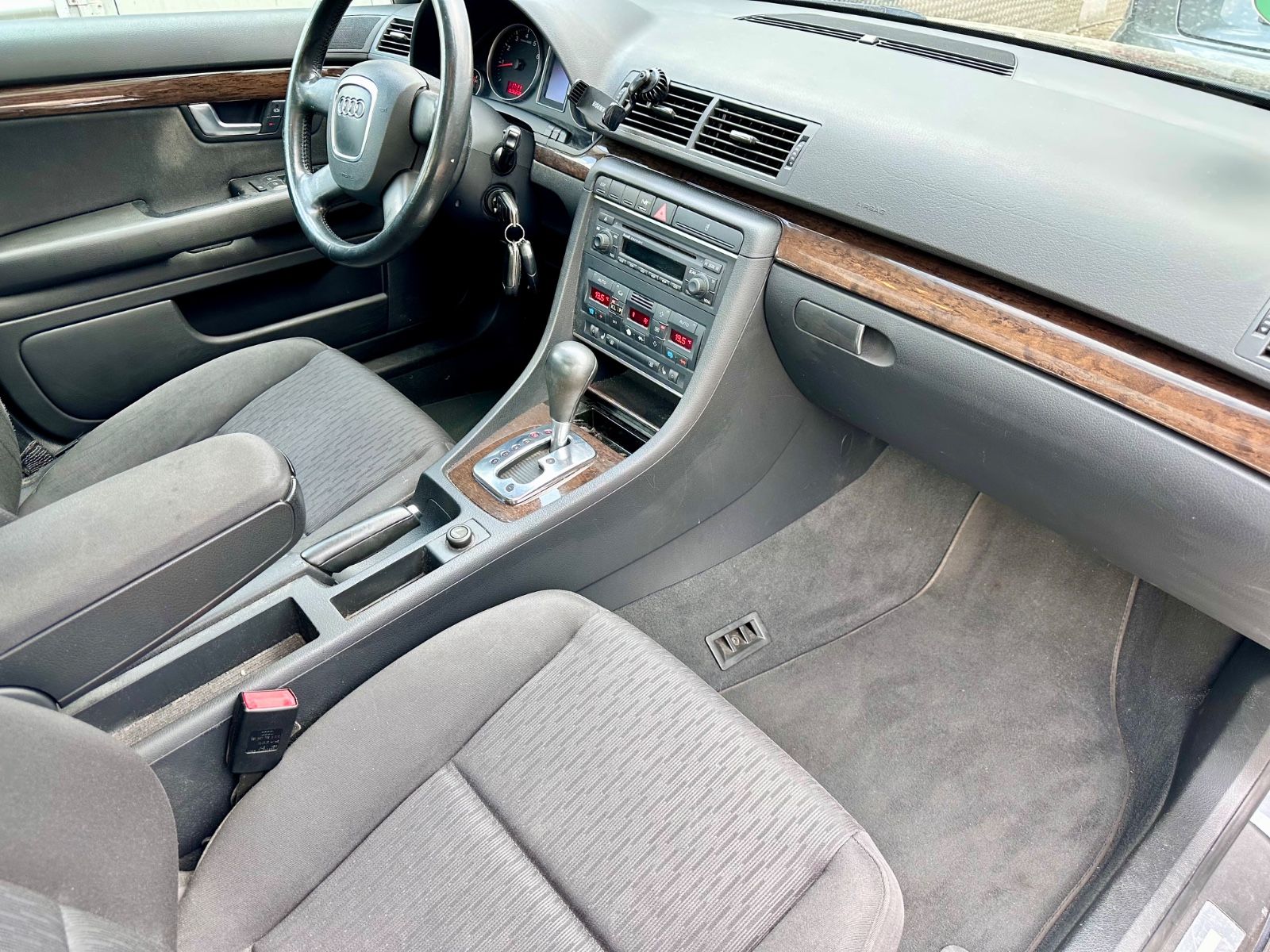 Fahrzeugabbildung Audi A4 163 PS Limousine *PDC+Automatik+Schiebedach*