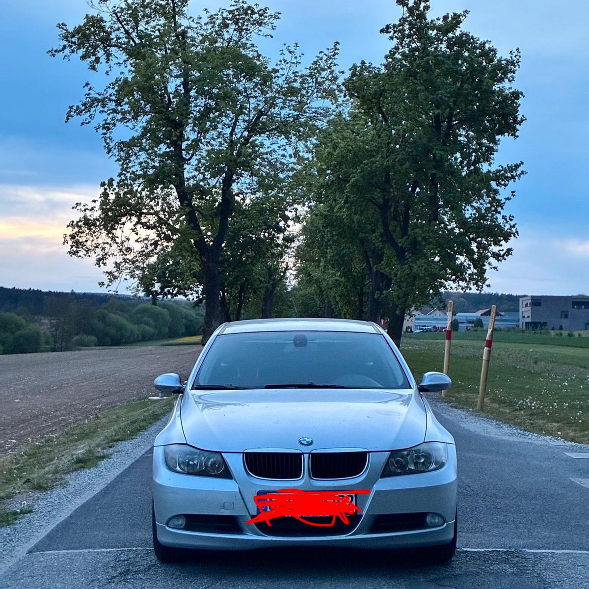 BMW 320 2006 — салон