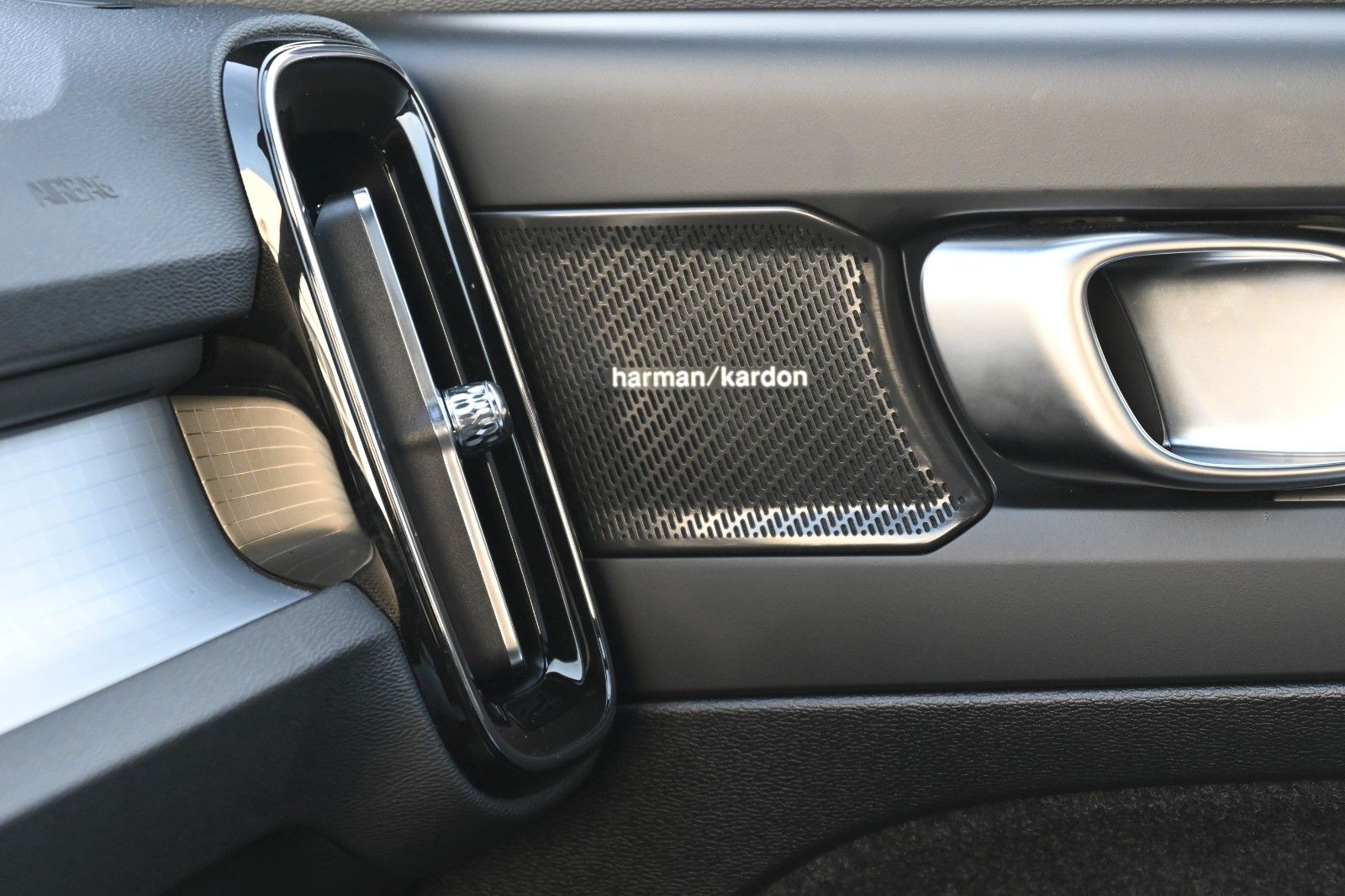 Fahrzeugabbildung Volvo XC40 B3 DKG Plus Dark*360°*PANO*ACC*AHK