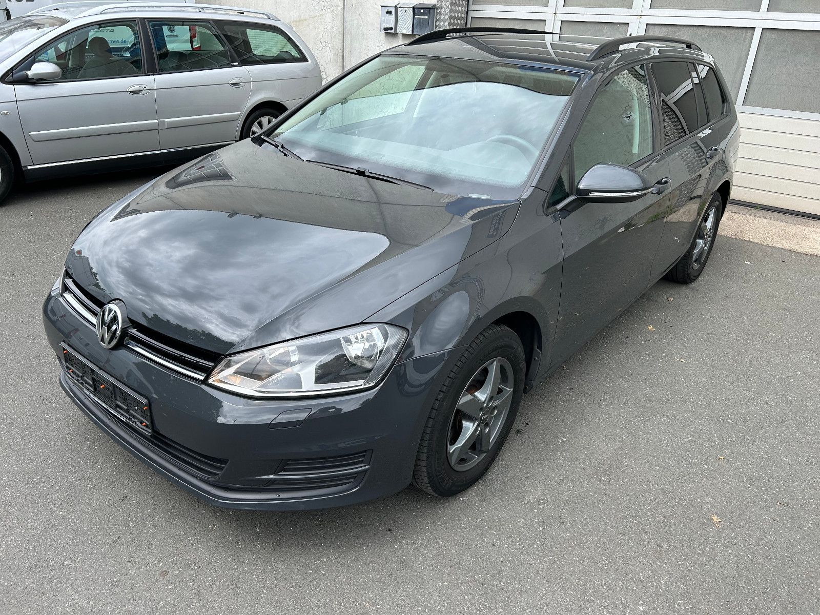 Volkswagen Golf - 1