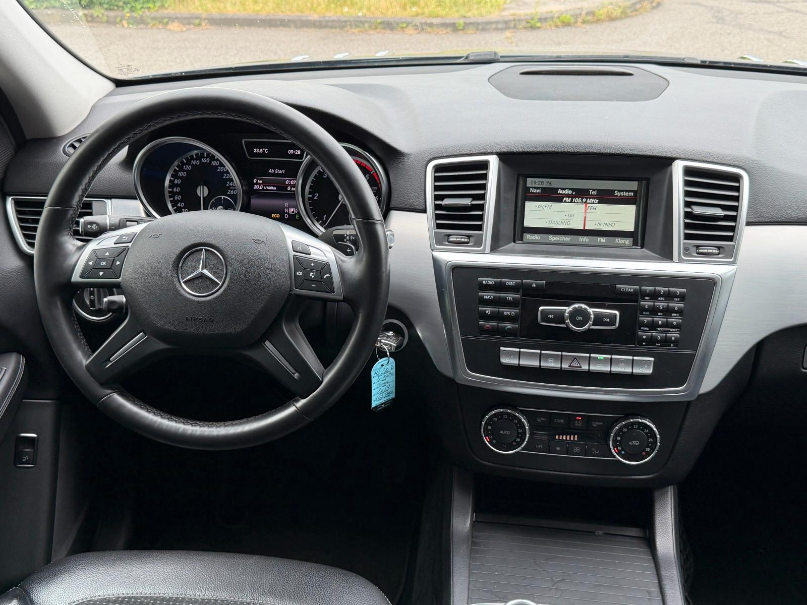 Mercedes-Benz ML 250 CDI BlueTec/4Matic/AMG/Xenon/Navi/1.Hand