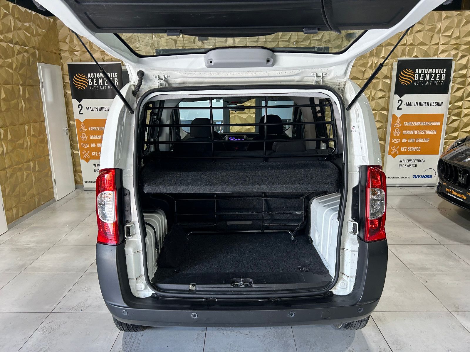 Fahrzeugabbildung Fiat Fiorino SX Kombi/RADIO/4-SITZ/SHZ/SCHIEBETÜR L+R