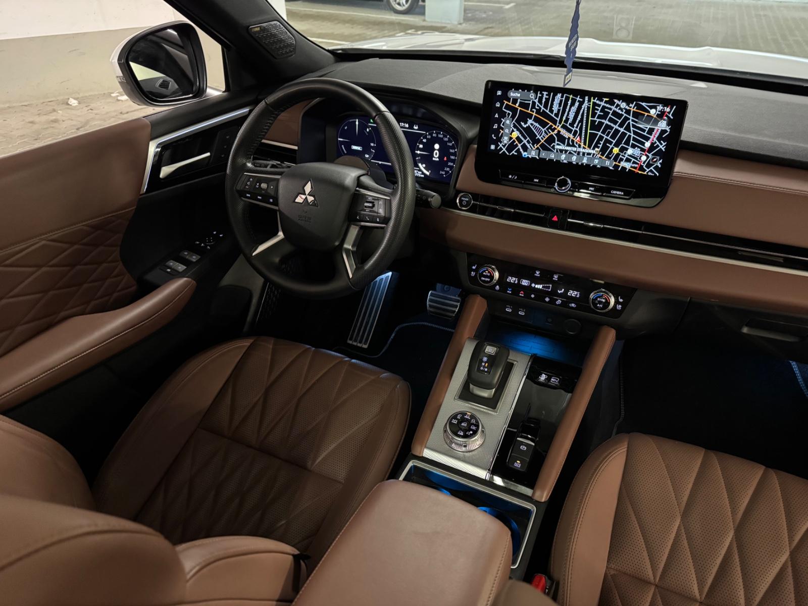Mitsubishi LUXURY  2.4 PHEV 100 kW S-AWC Top