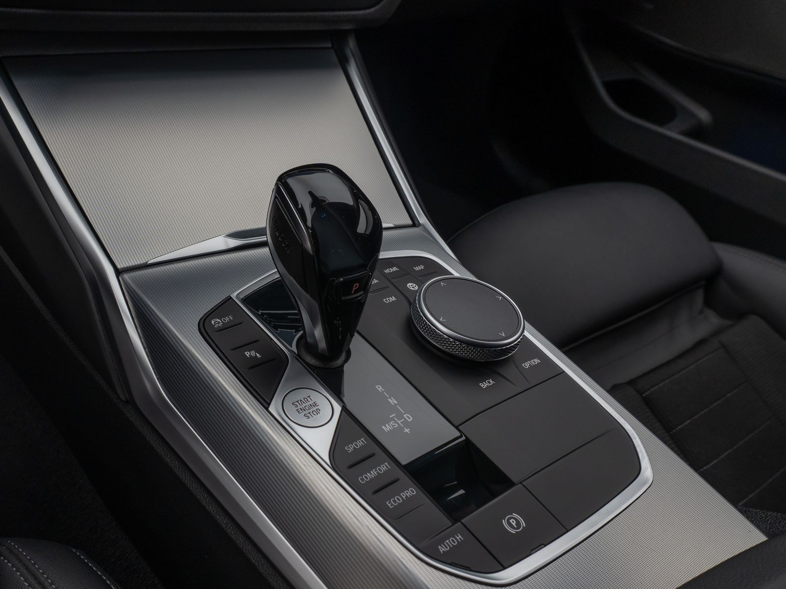 Fahrzeugabbildung BMW 320d Sport Line DAB Laser HUD Cockpit+ Komfort
