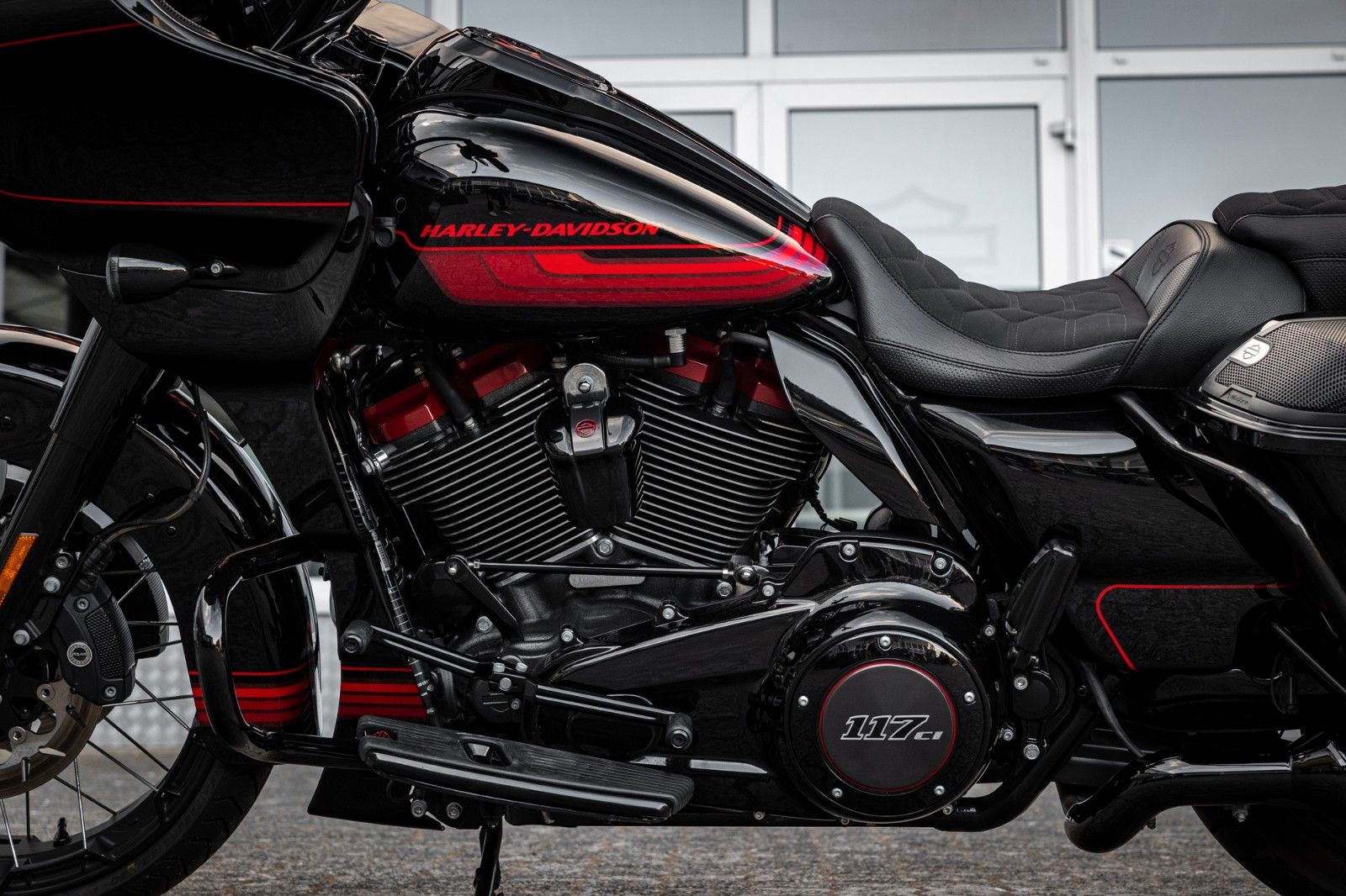 Fahrzeugabbildung Harley-Davidson CVO ROAD GLIDE 117 FLTRXSE - JEKILL&HYDE