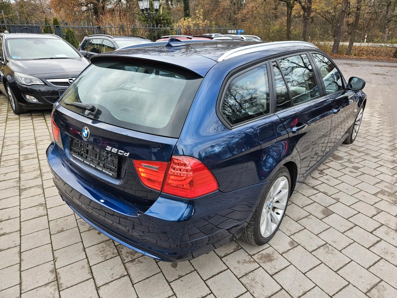 BMW 320 2011 — photo 7