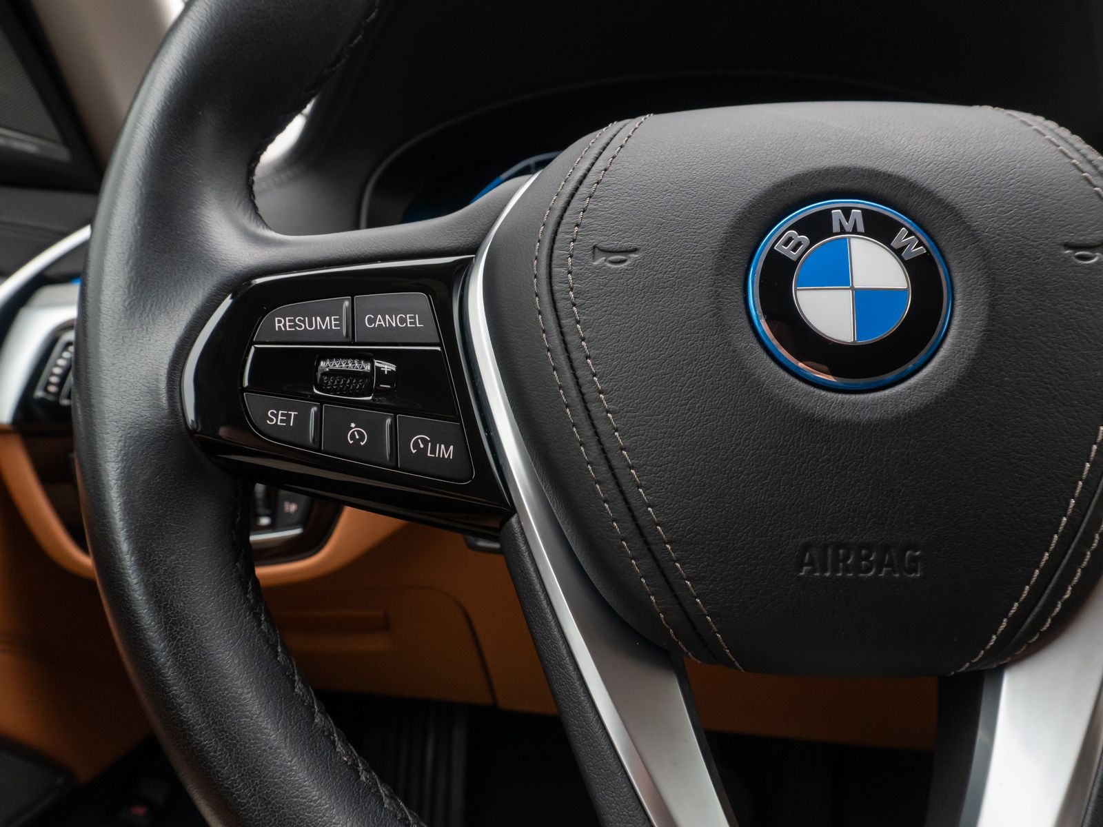 Fahrzeugabbildung BMW 530e xD Luxury Line DAB Alarm Kamera AHK 18Zoll