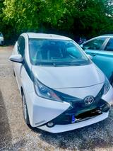 Toyota     Toyota Aygo 2015 Automatik Navi nur 58.000km - Toyota: Automatik, Aygo