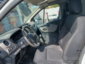 Renault Trafic - 2