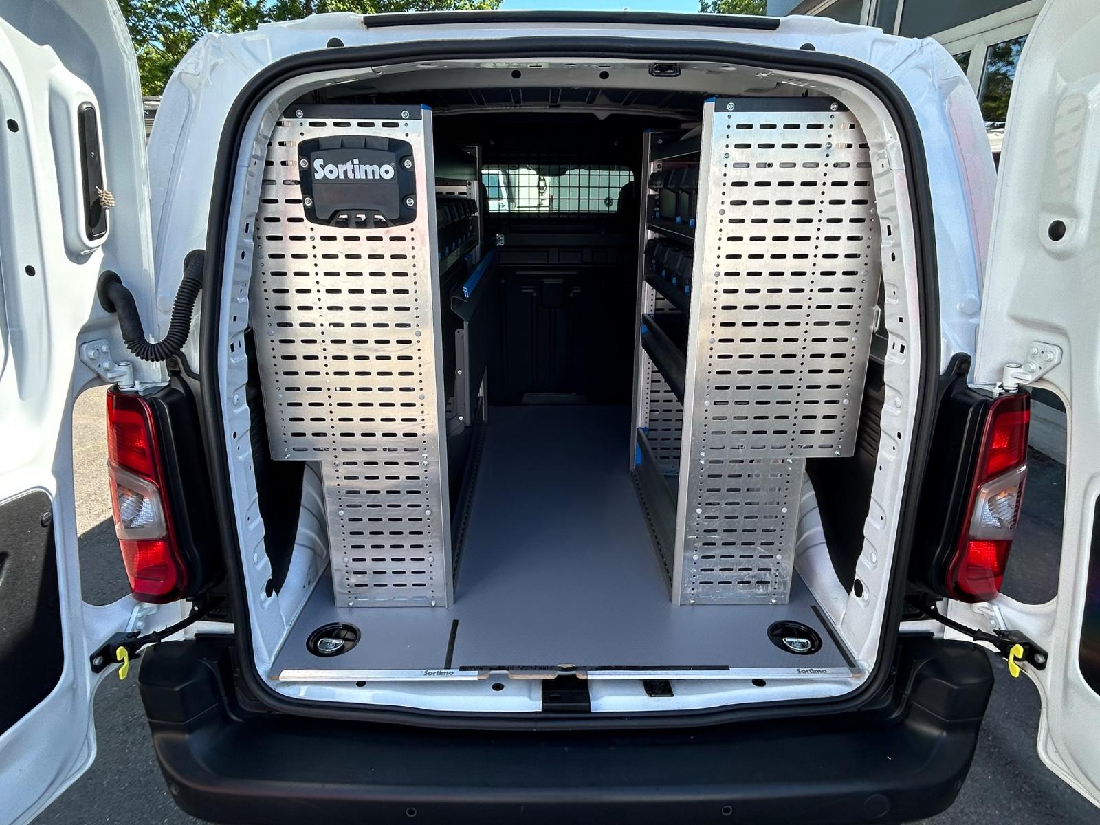 Opel Combo Sortimo Regale Werkstatt Kamera Navi PDC