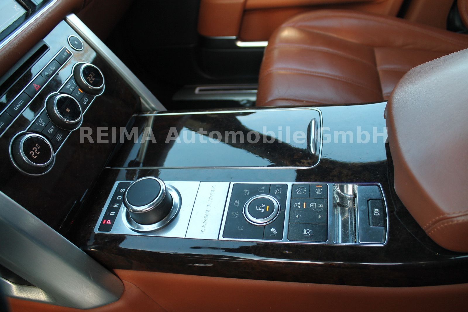 Fahrzeugabbildung Land Rover Range Rover 3,0 TDV6 mit Garantie bis 9.2026