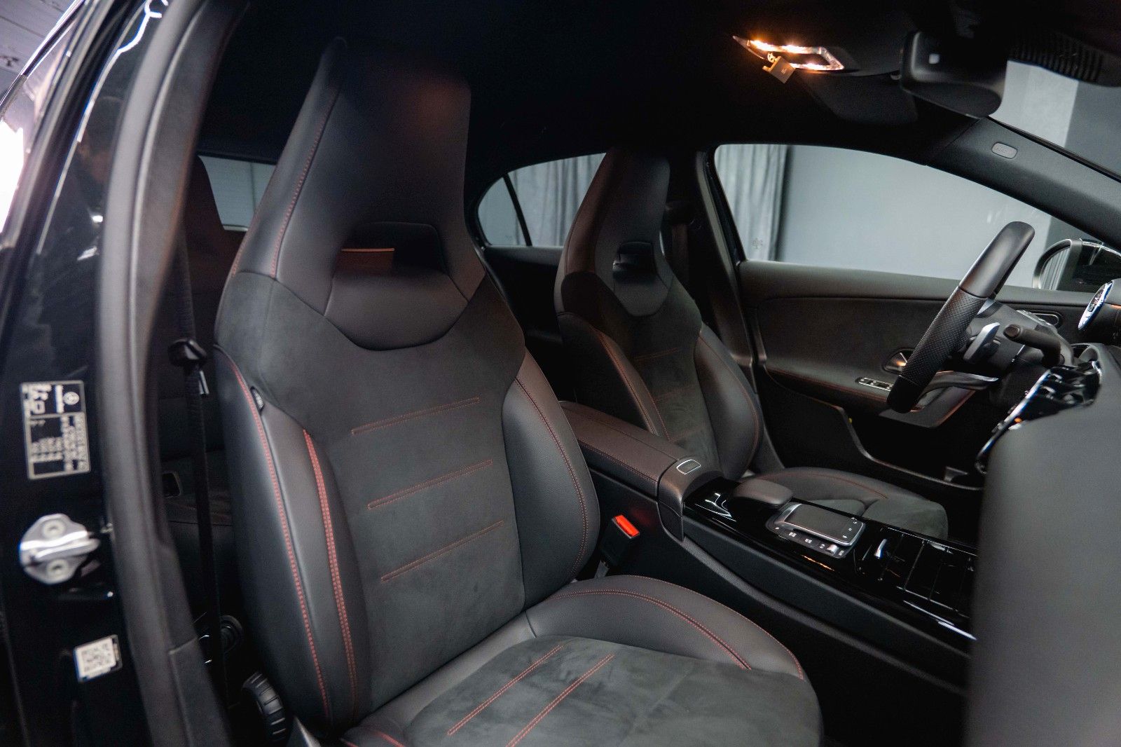 Fahrzeugabbildung Mercedes-Benz A 250 AMG Line Night-Paket *ACC*Head Up*DAB*19%*