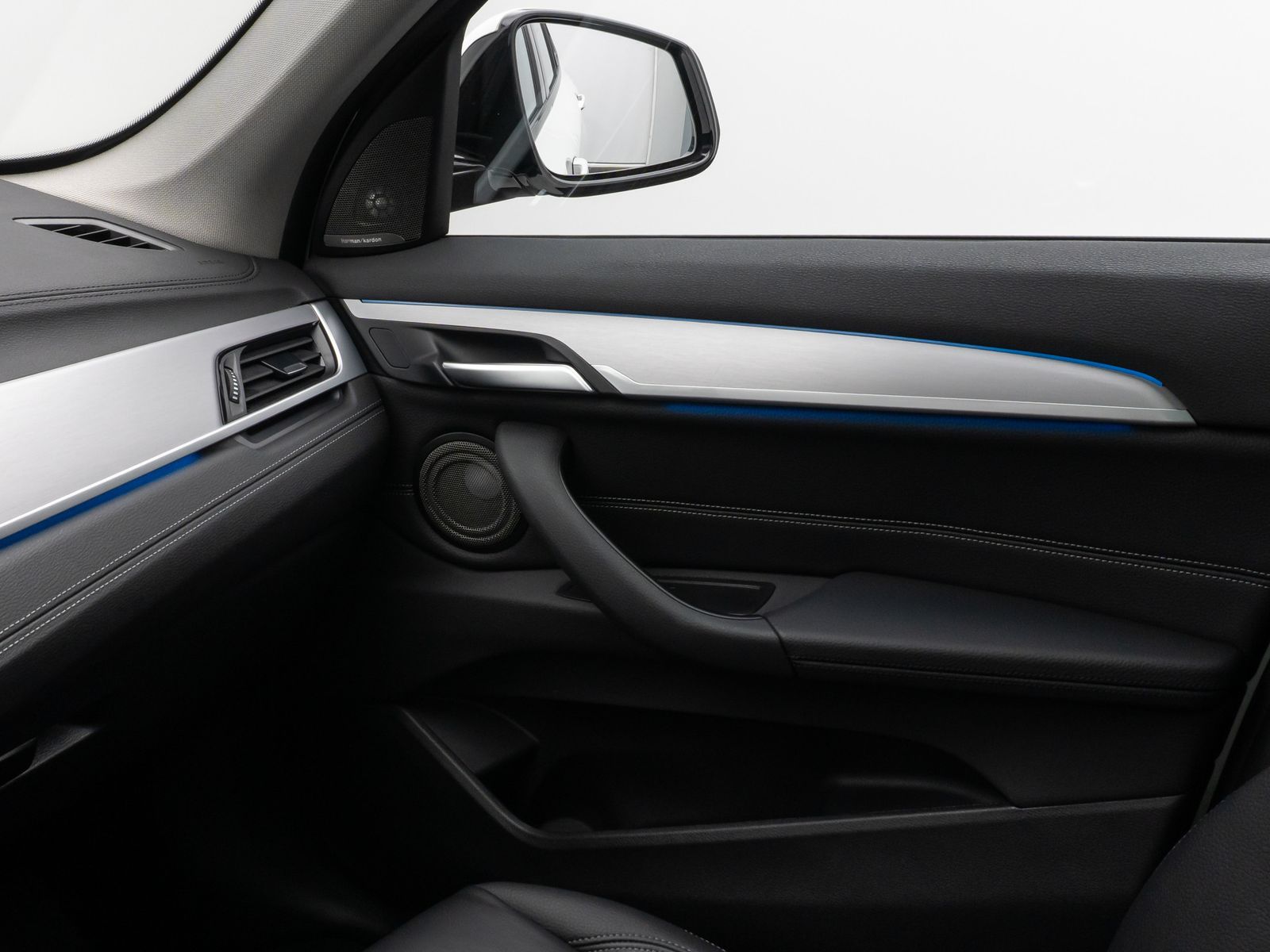 Fahrzeugabbildung BMW X1 xD25e xLine Panorama Kamera HUD DAB H/K AHK