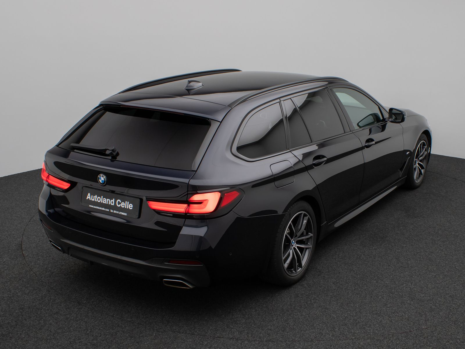Fahrzeugabbildung BMW 530d xD M Sport Kamera HUD DAB H/K Komfort Alarm