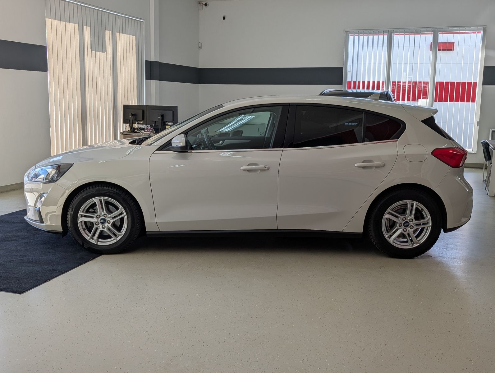 Fahrzeugabbildung Ford Focus Cool & Connect TEMP KAM LED SHZ CARPLAY
