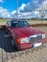 Mercedes-Benz E 200  - rote Mercedes-Benz 200