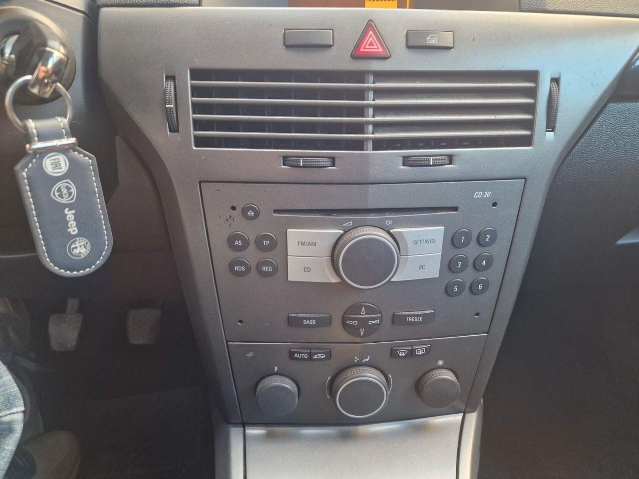Opel Astra 2005 — photo 7