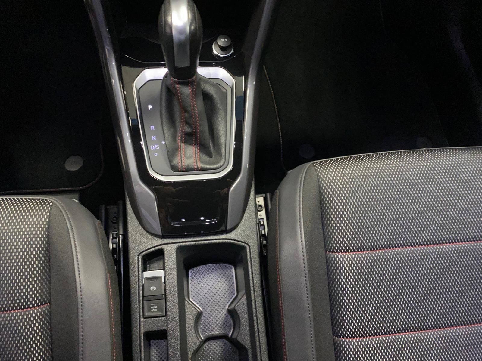Fahrzeugabbildung Volkswagen T-Roc 1.5 TSI DSG SPORT R-LINE+ACC+AHK+ALLWETTER