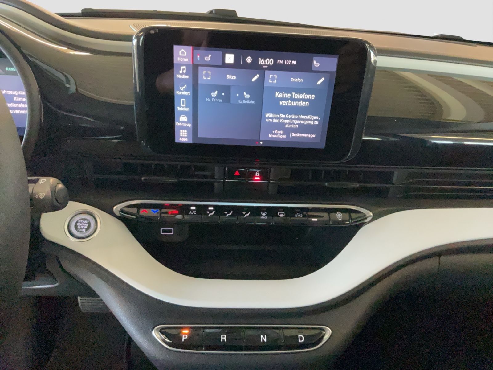 Fahrzeugabbildung Fiat 500e + Radio- & Winterpaket