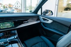 AUDI Q7 TDI / S LINE/ 22"/ ADVANCED/ PANO/ 7 SITZE AUDI Q7 TDI / S LINE/ 22"/ ADVANCED/ PANO/ 7 SITZE