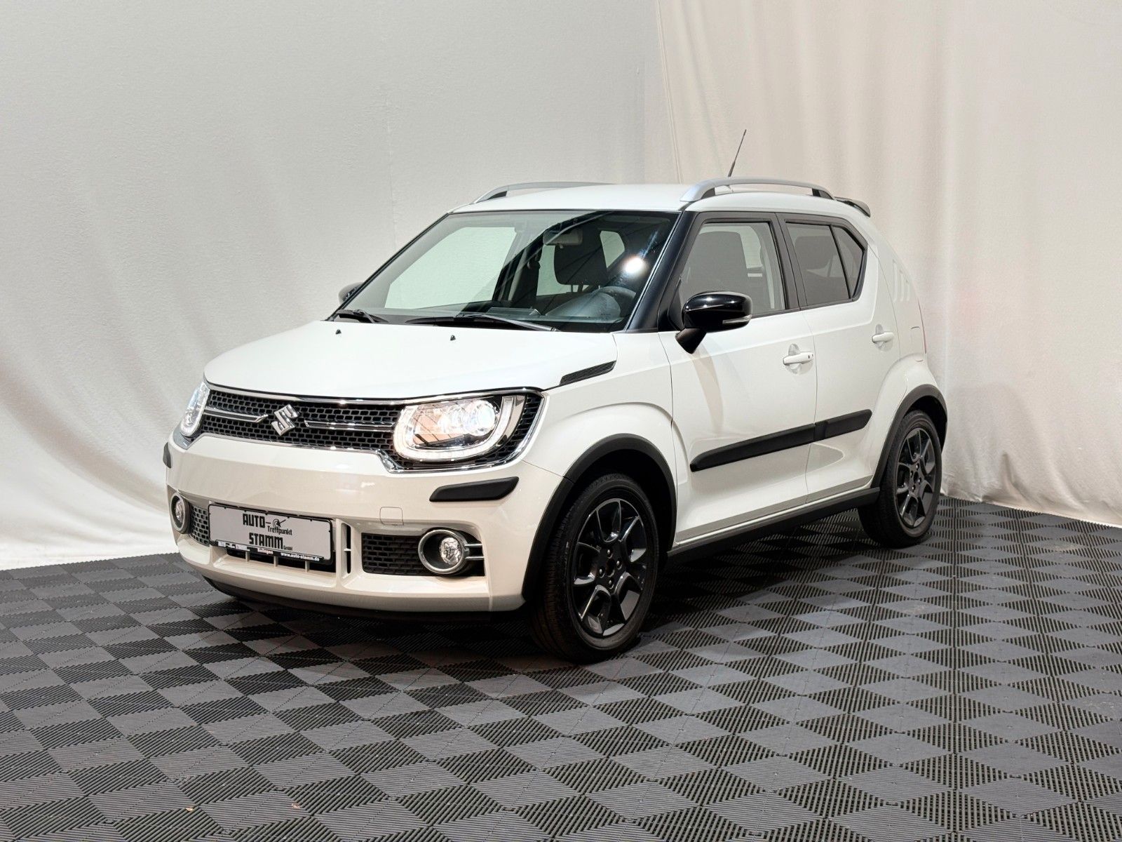 Fahrzeugabbildung Suzuki Ignis Comfort + / NAVI / CAR PLAY / SITZHEIZUNG
