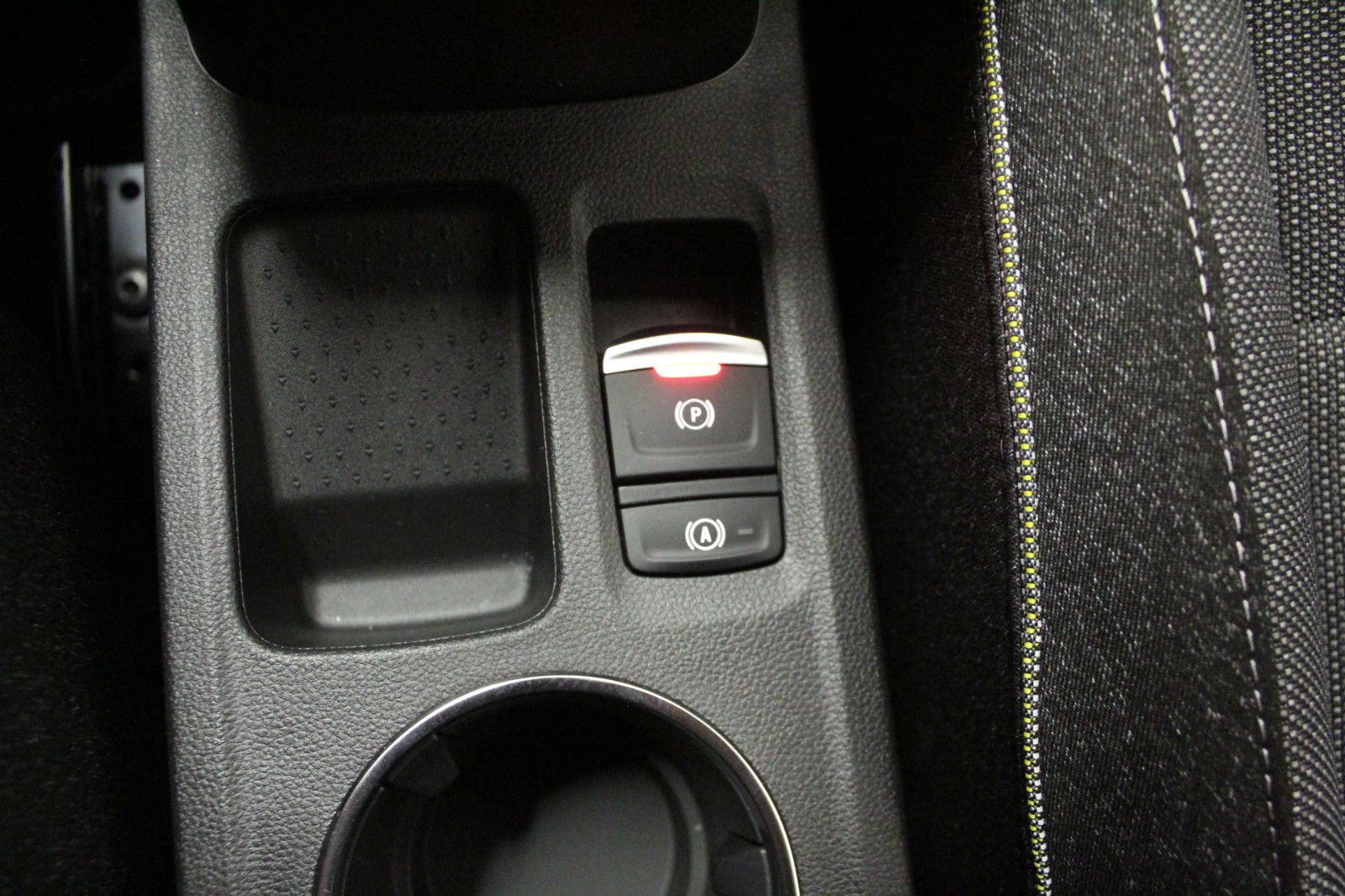 Fahrzeugabbildung Renault Captur TCe 115 KISS Sondermodell *Winter-Pak*Nav