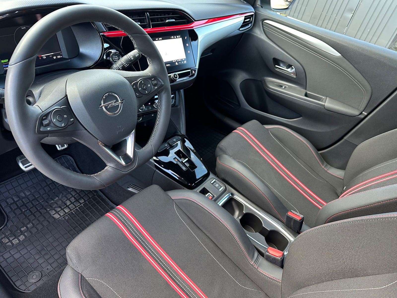 Fahrzeugabbildung Opel Corsa -e F GS NAV+LED+18ZOLL+SHZ+KEYLESS+CARPLAY