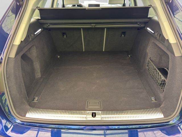 Fahrzeugabbildung Audi A4 35 TFSI S line+Sportfahrwerk+LED+Pano+AHK+DAB